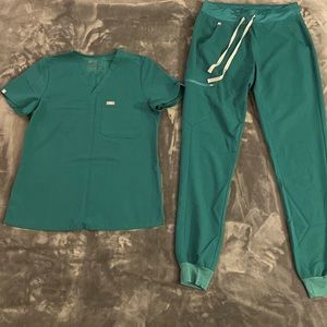 FIGS Hunter green jogger scrub set